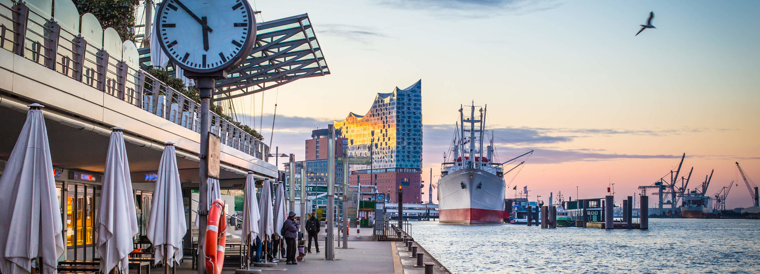 Hafenwirtschaft Hamburg | Fischrestaurant an den Landungsbrücken